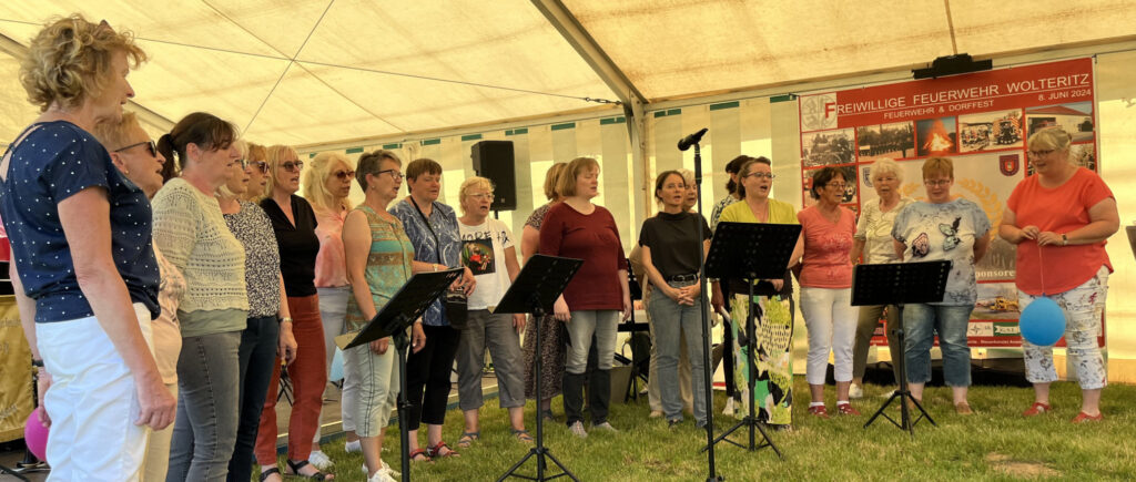 Der Frauenchor Wolteritz beim Feuerwehrfest